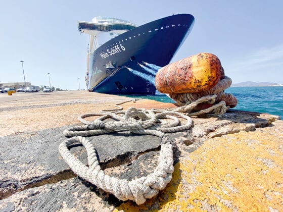 Mein Schiff 6 am Kai. Foto © Martin Melzer