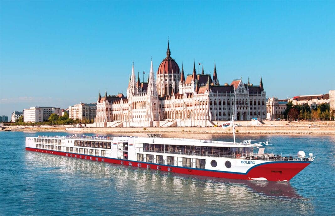 MS Bolero von Nicko Cruises auf der Donau in Budapest. Foto: © Nicko Cruises Schiffsreisen GmbH