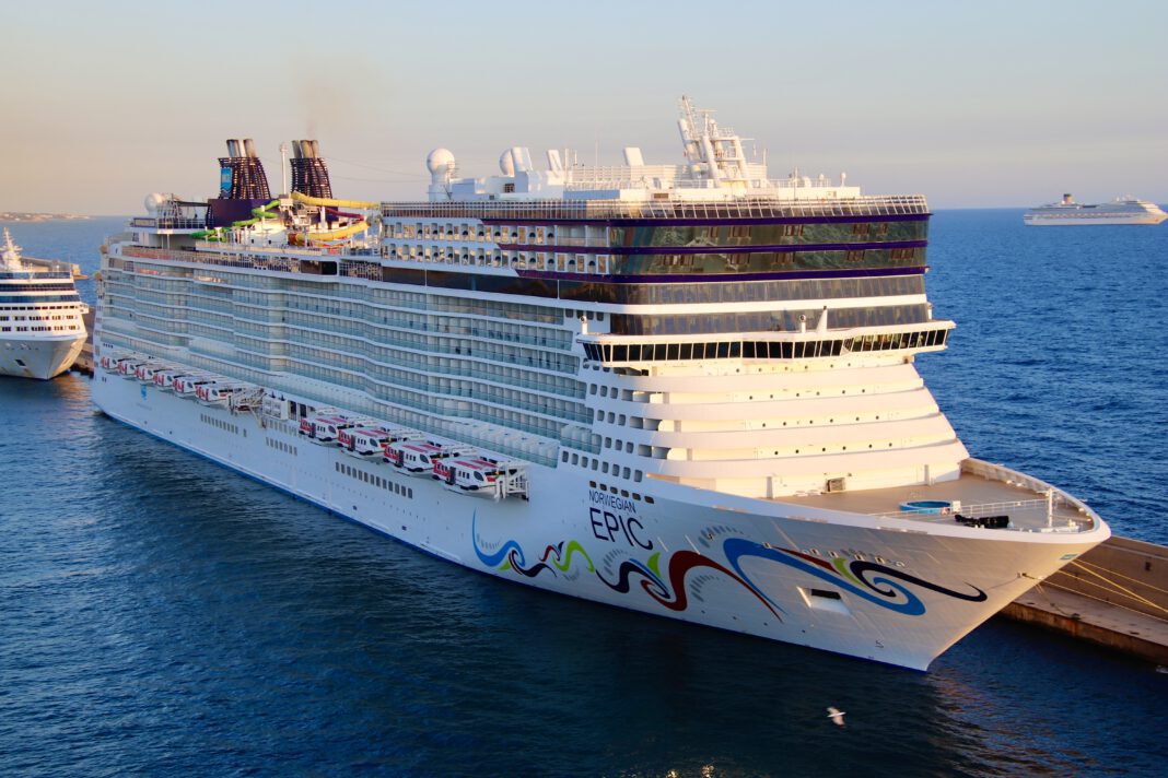 Stammgast von NCL im Mittelmeer: Die Norwegian Epic. Foto: Christoph Assies