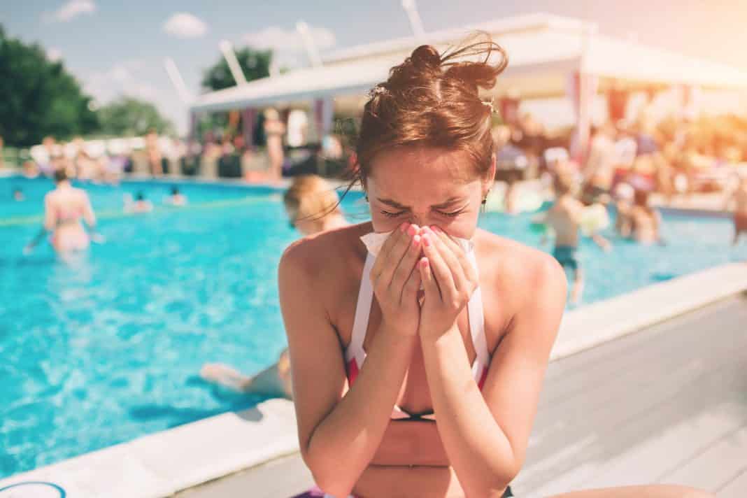 Krank im Sommerurlaub. Foto: © estradaanton / stock.adobe.com