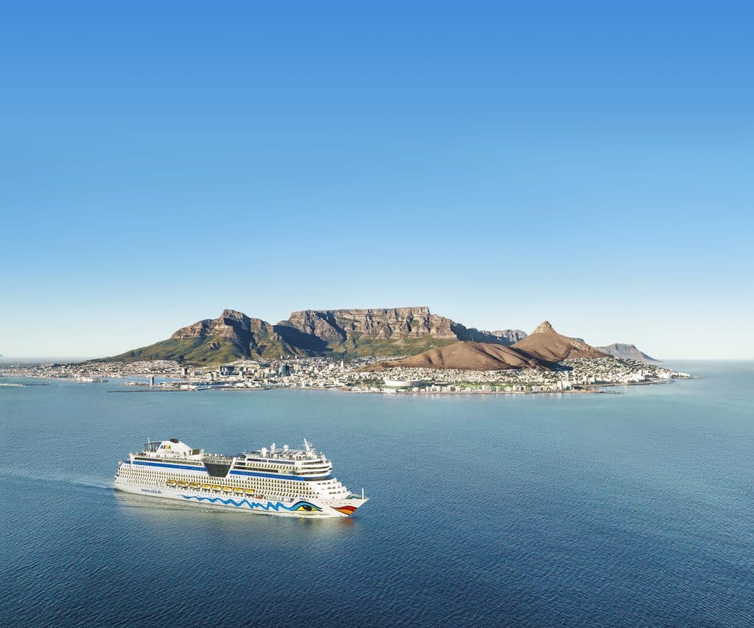 AIDAsolv or dem Tafelberg, Kapstadt. Foto: © AIDA Cruises