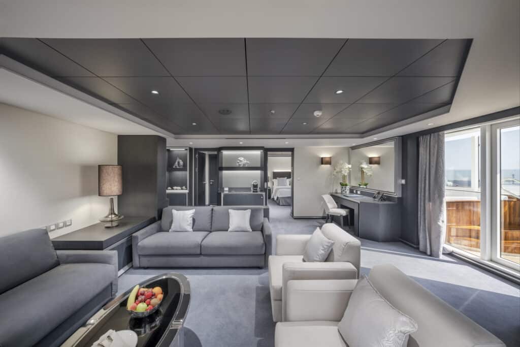 ... als auch elegantes Design. Hier ein Beispiel einer MSC Yacht Club Suite von Bord der MSC Euribia. Foto: © MSC Cruises