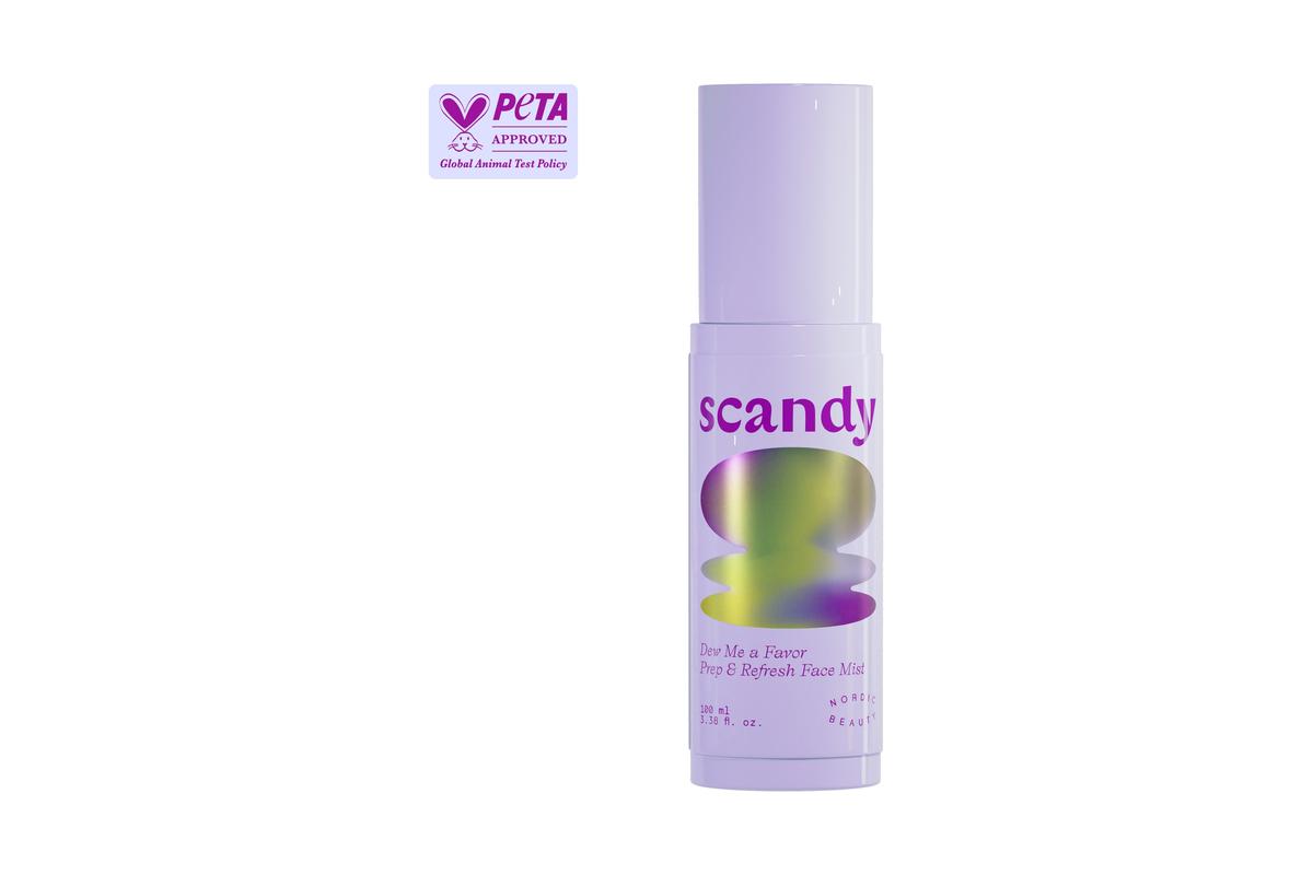 Scandy Dew Me a Favor Prep & Refresh Face Mist Bereite deine Haut vor und erfrische sie mit diesem vielseitigen Gesichtsspray, das hydratisiert, vorbereitet und auffrischt. Mit einer super hydratisierenden Kombination aus Hyaluronsäure, Birkensaft und Glycerin ist dieses Spray perfekt für einen kleinen Frischekick zwischendurch oder als Primer vor dem Make-up. Der zitronig-orangige Duft hebt nicht nur die Stimmung, sondern hinterlässt auch ein belebtes Hautgefühl – bereit für alles, was kommt. 100 ml / 9,95 €*