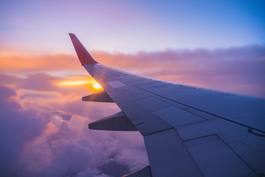 Das Berliner Travel-Tech-Unternehmen AirHelp hat mit dem „Flight and Claim Tracker“ eine neue App für Flugreisende vorgestellt. Foto: © BBbirdZ