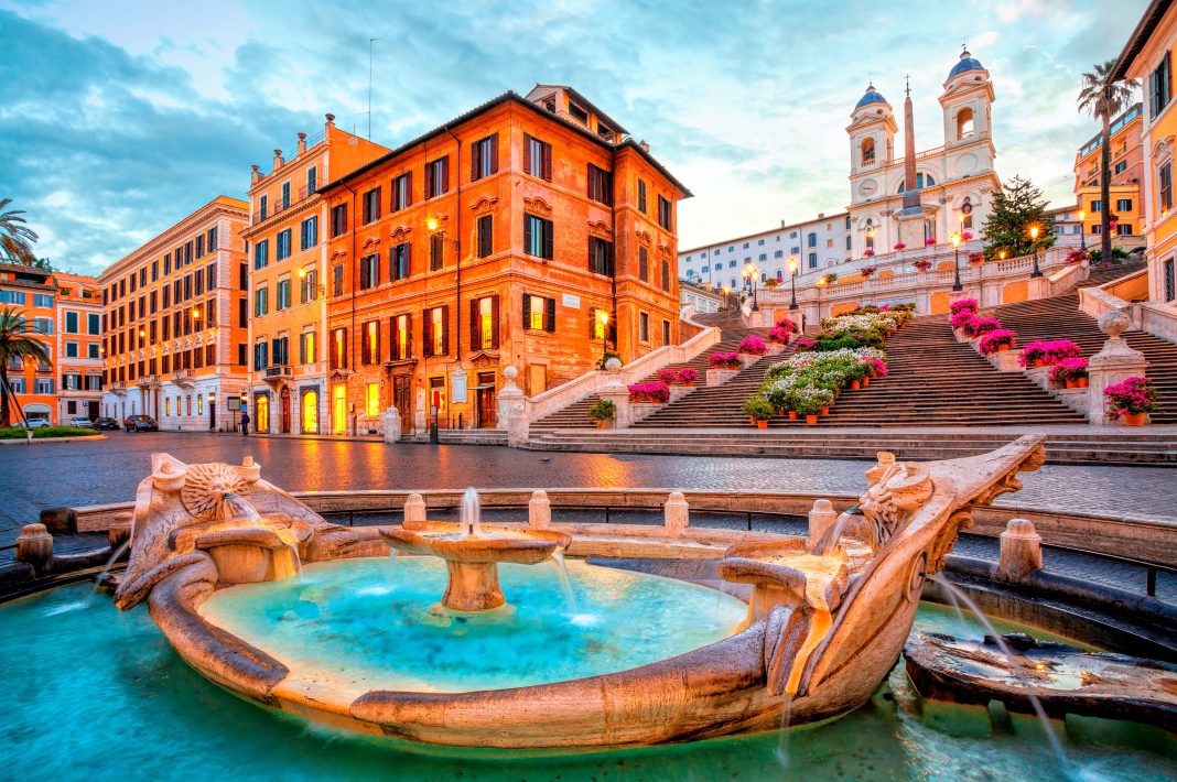 Piazza de Spagna in Rom, Italien. Spanische Treppe am Morgen. Architektur und Wahrzeichen Roms.