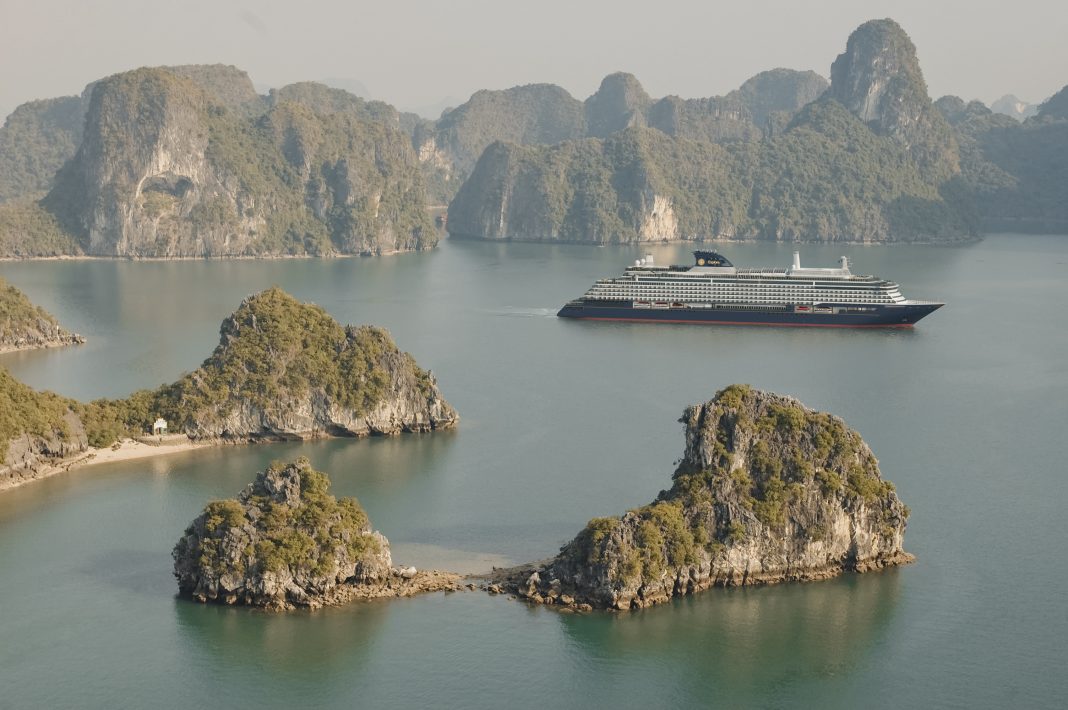 Explora Journeys in der Halong Bay, Foto: © Explora Journeys / Getty