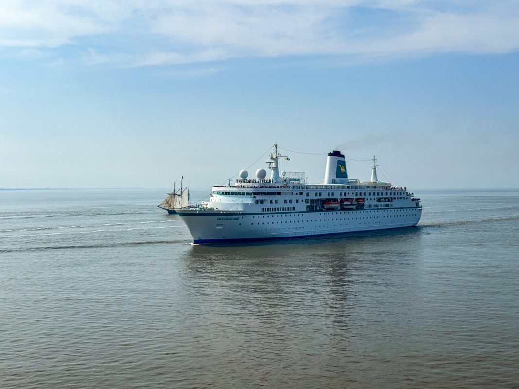 Die MS Deutschland wird über 2026 hinaus nicht weiter für Phoenix Reisen fahren. Foto: Christoph Assies