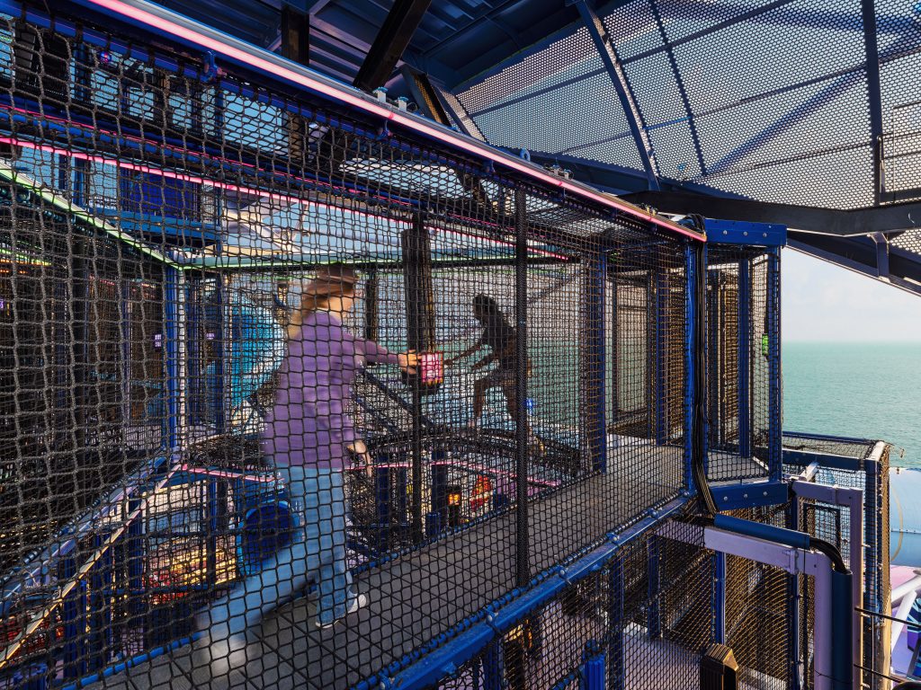Moon Climber, ein mehrstöckiger Hindernisparcours für Kinder und Erwachsene. Foto: Norwegian Cruise Line