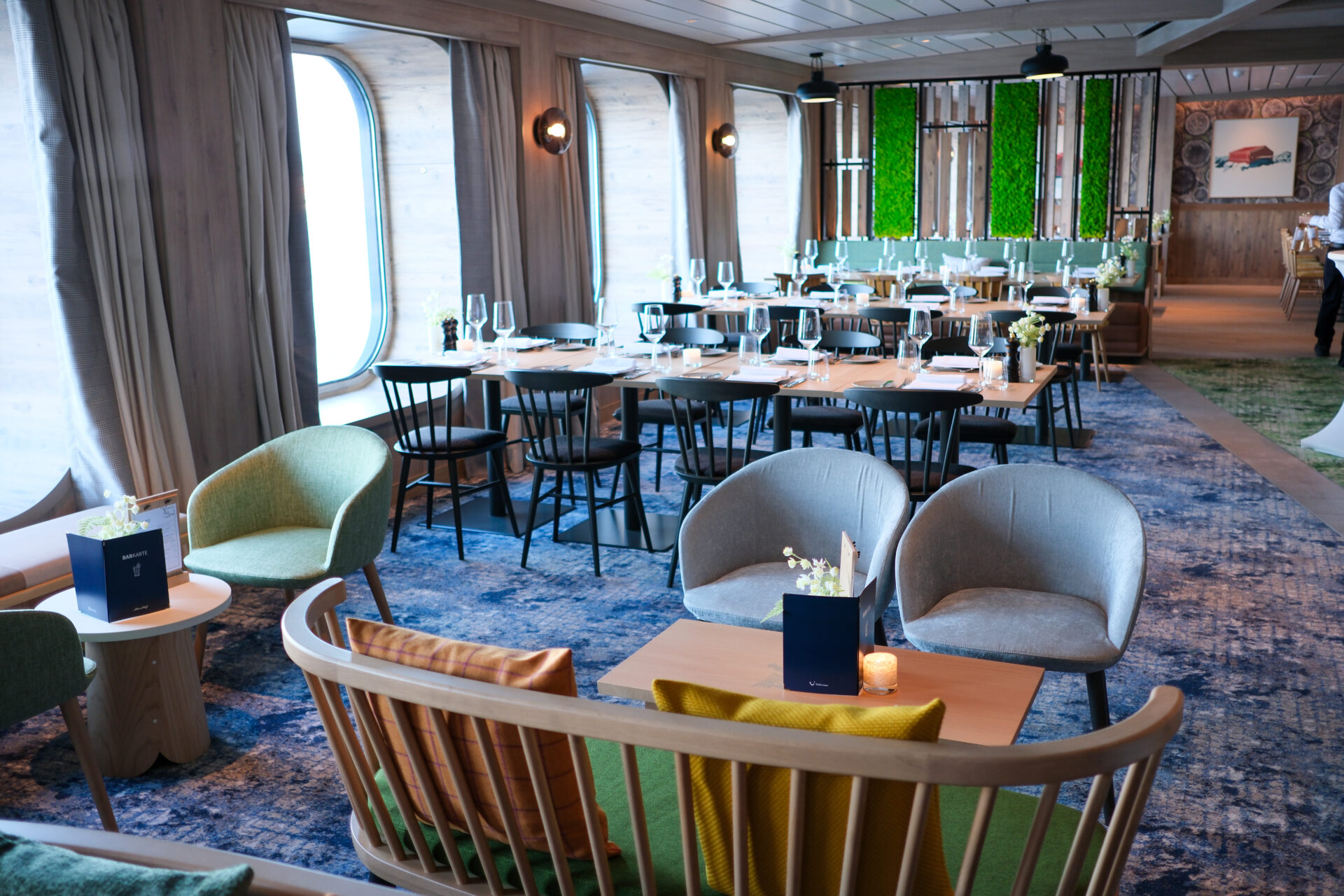 Bar und Restaurant Chalet auf der Mein Schiff Flow