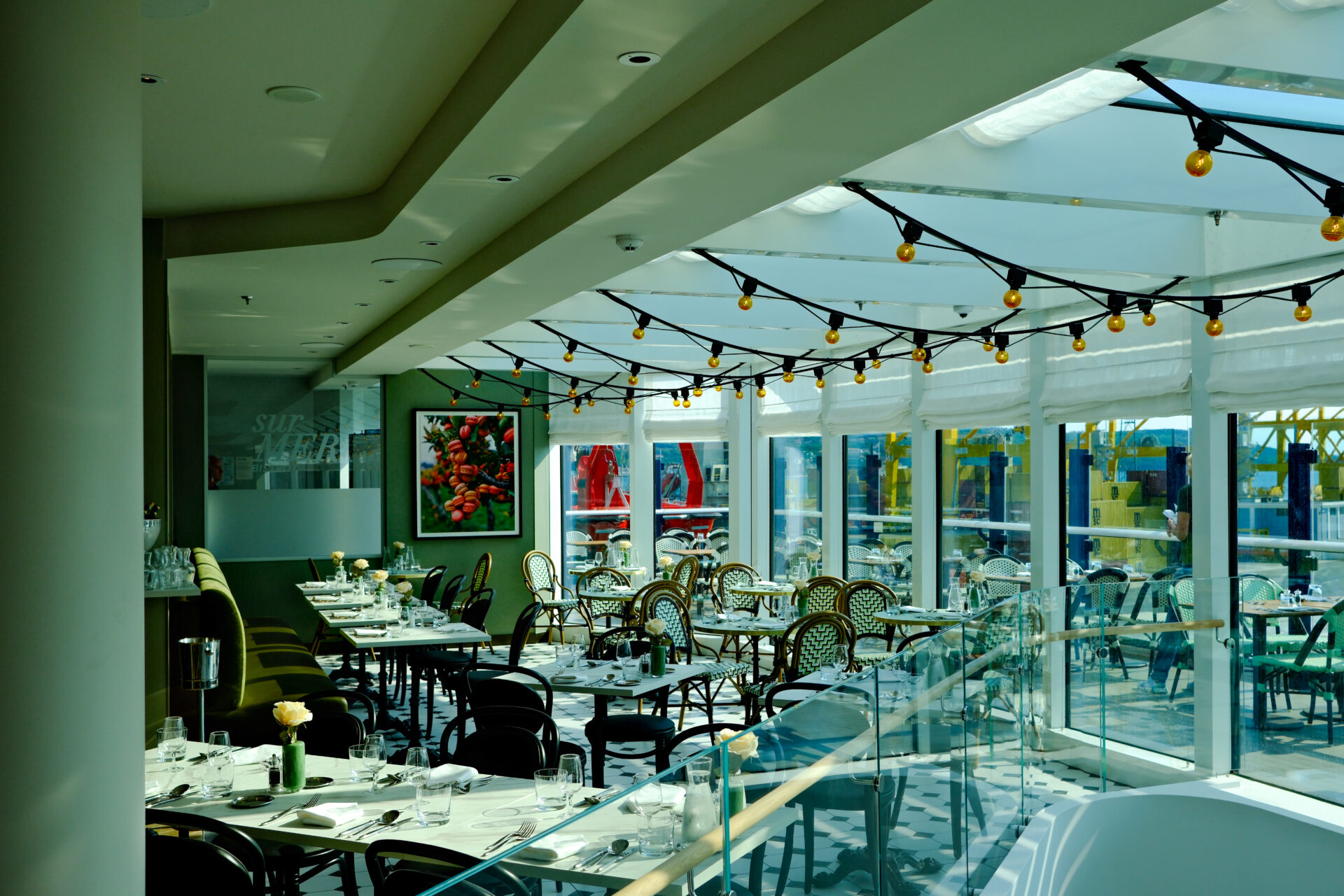 SurMer Bistro auf der Mein Schiff Flow