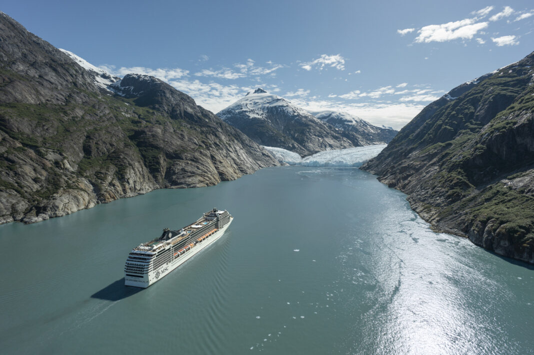 MSC Poesia im Endicott Arm in Alaska