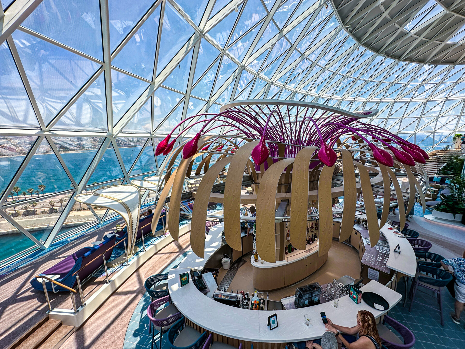 Bar im The Overlook auf der Legend of the Seas