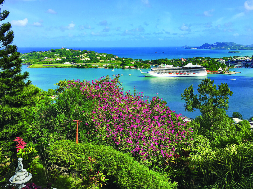 Oceania Cruises vor St. Lucia in der Karibik