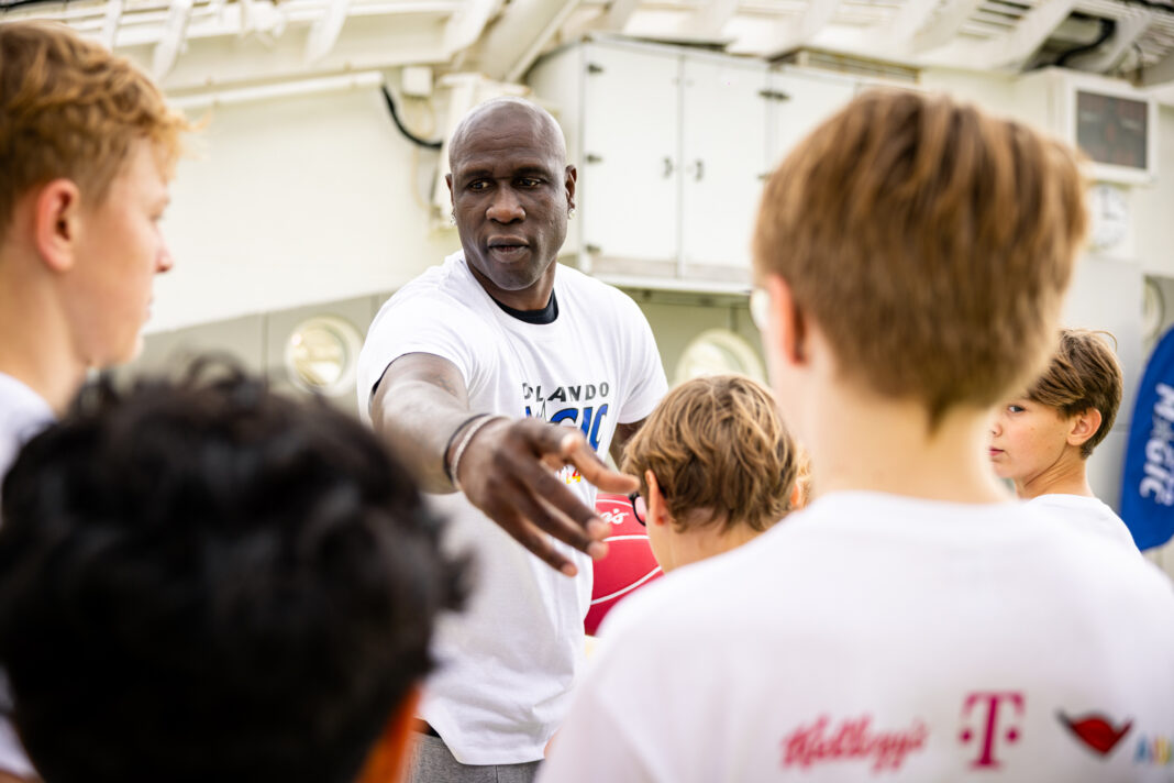 AIDA Orlando Magic Clinic an Bord der AIDAperla mit NBA Legende Mickaël Piétrus