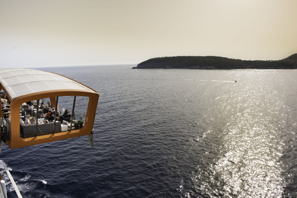 Celebrity Cruises Magic Carpet auf einer Reise zu den grieschischen Inseln