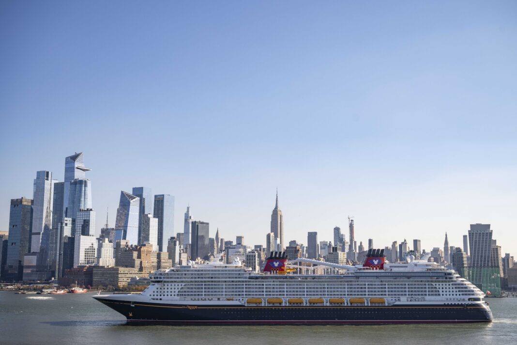 Die Disney Cruise Line kehrt zum ersten Mal seit 2023 nach New York City zurück: Die „Disney Wish“ wird Ende September nach ihrer ersten Saison in Europa in New York einlaufen. Foto: Disney